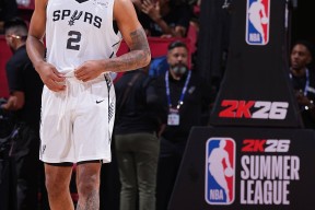 yy易游官方首页今夜突围战来临，达拉斯独行侠围绕亚冠止住颓势，质疑声仍在，轮换策略成焦点的简单介绍