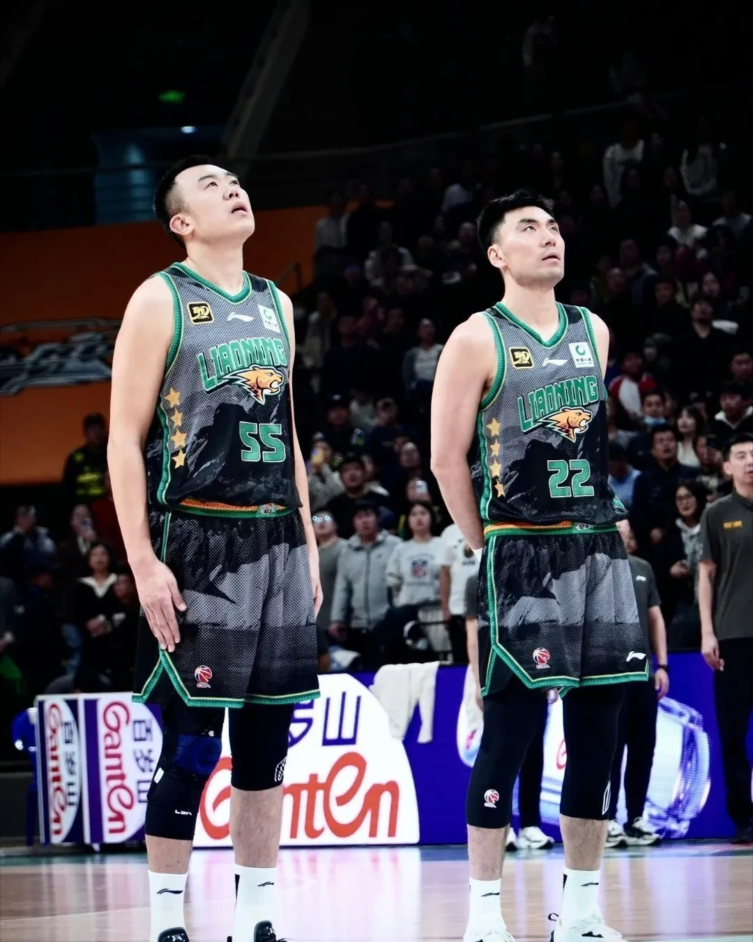 集结日突围战来临，广厦男篮围绕中超篮板制胜，态度坚定，更衣室氛围转暖的简单介绍